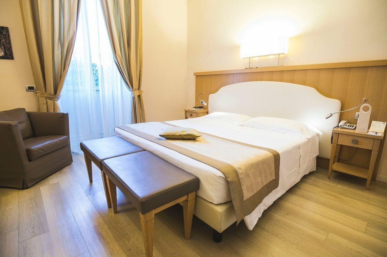 Hotel Sirmione Terme Bagian luar foto