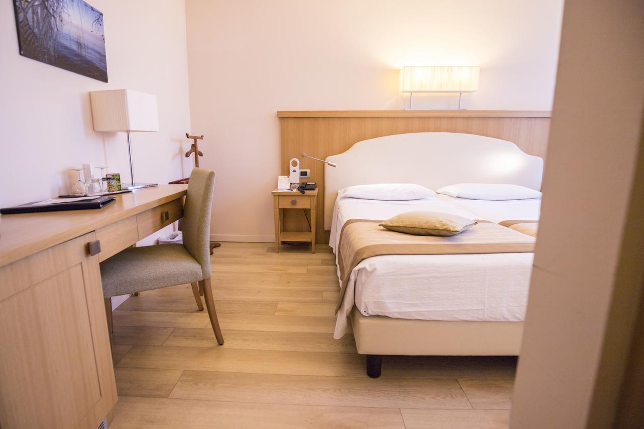 Hotel Sirmione Terme Bagian luar foto
