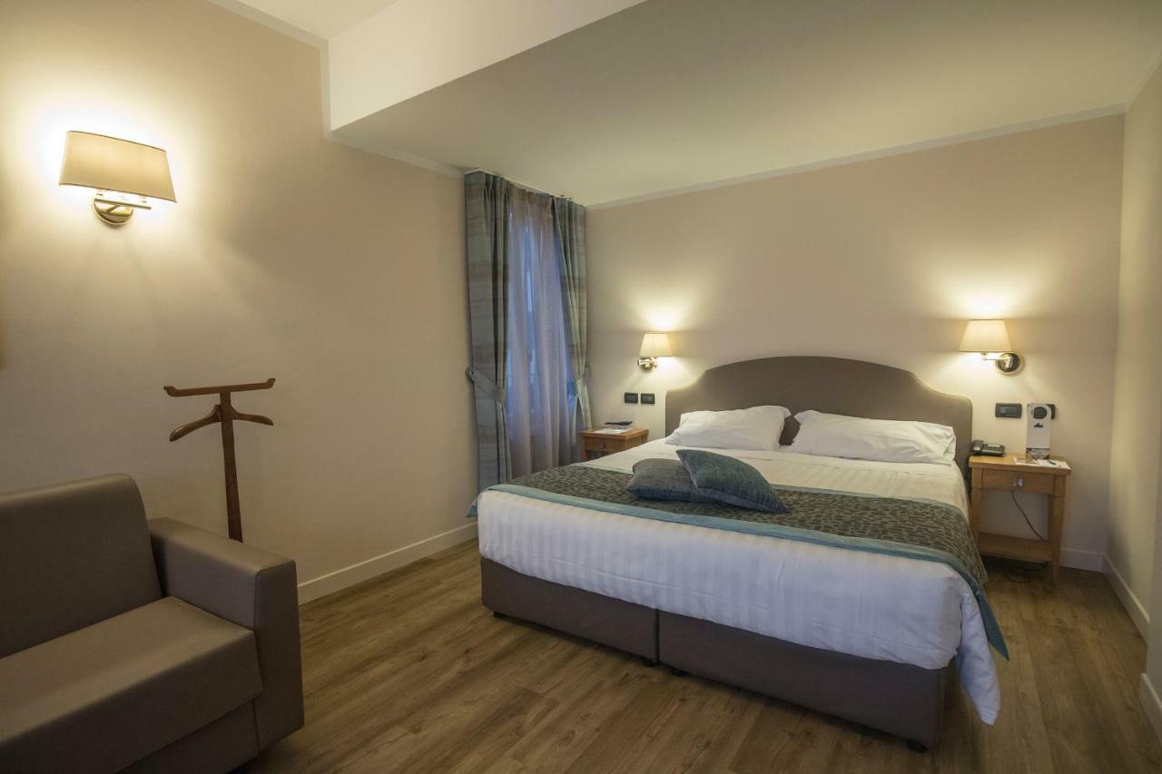 Hotel Sirmione Terme Bagian luar foto